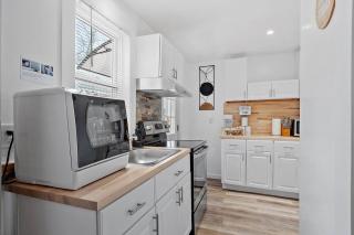 Entire unit with Backyard - 6