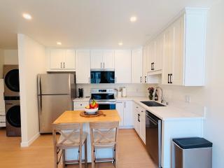 Modern Detached Guesthouse - Quiet Encino Oasis - 1