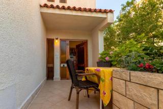Apartments by the sea Jelsa, Hvar - 4017 - 2