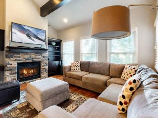 3BR in Park Ave Condo Walk to Main St and Ski Lift - 0