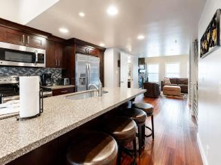 3BR in Park Ave Condo Walk to Main St and Ski Lift - 9