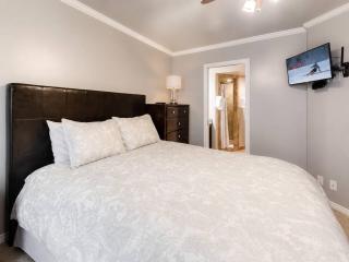 3BR in Park Ave Condo Walk to Main St and Ski Lift - 8