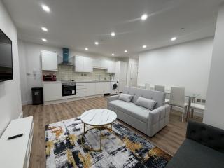 Serene 2- BDR Apartment , Free parking, Sleeps 6 - 8