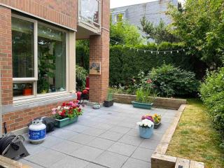 Central and quiet 2 bedroom townhouse with private patio, parking, gym - 6