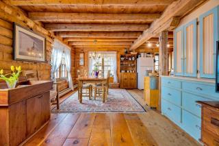 Wood Road Retreat - 2