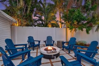 Suncoast Getaway-10 min to beach- Pool-Putt Putt-Games-Beach Kit-Family Friendly - 7