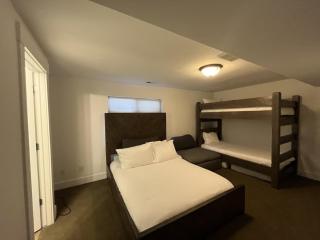 4 Bedroom 3 Bathroom and Hot Tub Minutes from Slopes - 2