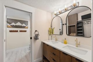 Ski-In/Out Mountain Bunker: Luxury Studio Sleeps 6 - 6