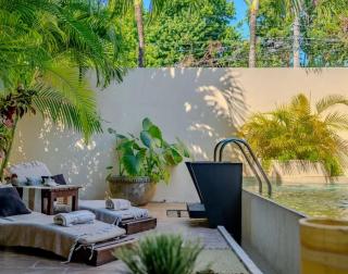 Modern 4-Bedroom Villa with Private Pool - 1