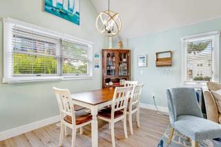 Captain's Cottage - 2