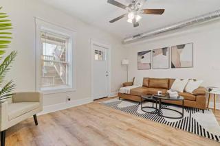 Stylish Retreat 2BR Near Frick Park, Dining - 4