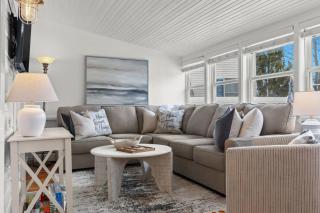 Lily of the Valley Cottage, Cozy Lake Orion Gem - 0