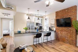 Modern Apt w/ Netflix Near Downtown & UPMC - 6