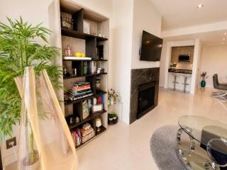 Beverly Hills & WeHo Luxury Great Views 2 Bedrooms 2 Bathrooms - 9