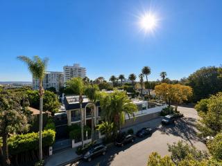 Beverly Hills & WeHo Luxury Great Views 2 Bedrooms 2 Bathrooms - 7