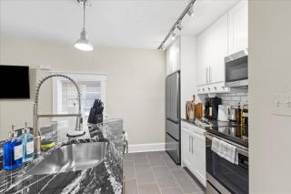Modern 2BR Apartment Near Downtown & Shopping - 1