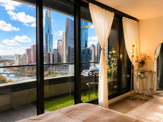 Breathtaking views of Yarra River and City skyline with Gym access - 8