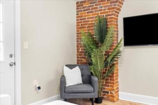 Trendy 2BR Apt Close to Pittsburgh Attractions - 3