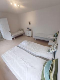 2 bedroom apartment with Free private parking - 7