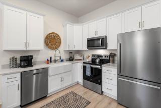 Luxury Retreat on Oleander - Unit J - 6
