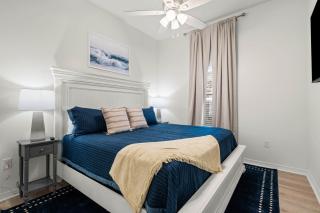 Luxury Retreat on Oleander - Unit J - 2