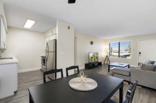 2BR Modern Mesa Stay Near DT with Pools & Gym - 5