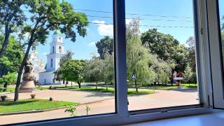 СВІТЛО та Опалення 24-7 у 2-кімнатна квартира з 3-ма окремими ліжками 2 окремі спальні і видом на Білу Альтанку та Свято-Успенський Собор Є кондиціонер і ванна Мережа Alex Apartmets Безконтактне заселение 24-7 Документи для відрядження - 8
