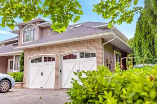 Surrey Two Bedroom Suite with Pool Access - 7