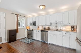 Surrey Two Bedroom Suite with Pool Access - 4
