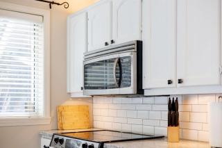 Surrey Two Bedroom Suite with Pool Access - 3