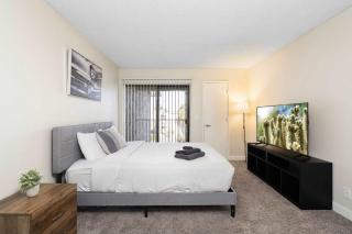 2BR Cozy Mesa Stay Near DT with Pools & Gym - 5