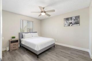 2BR Modern Baseline Stay Sleeps 4 Near Downtown - 3