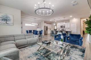 Modern Luxury Home Near Dallas - Open Concept - 6