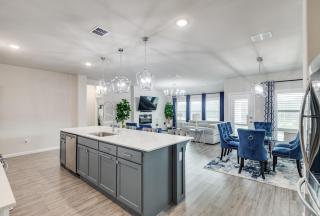 Modern Luxury Home Near Dallas - Open Concept - 2