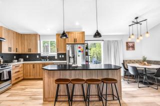 4BR Mountain Retreat with Games Large Deck &Views - 9