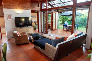 Tairua Earth House Retreat - 9