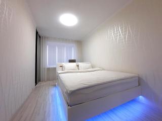 Червоне і біле Мережа квартир Alex Apartments Документи для відряджень Безконтактне заселення 24-7 Електрика та Світло, Опалення є завжди, встановлена зарядна станція ЕкоФлоу - 4