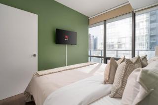 Large 2BR on Bay Street 4 Beds with Balcony - 6