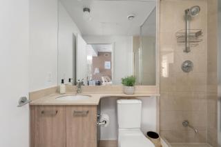 Large 2BR on Bay Street 4 Beds with Balcony - 1