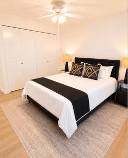 Capitol Hill 2BR with Free Parking, Private Balcony, Walk to Subway - 1
