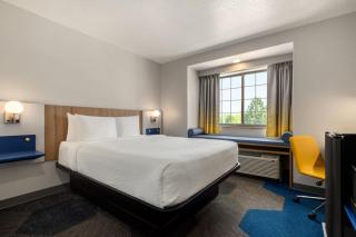 Microtel Inn & Suites by Wyndham Culpeper - 2