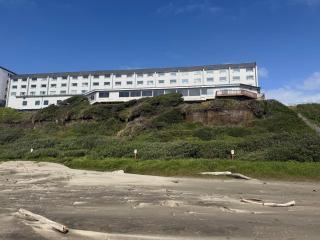 Newport Oceanfront Inn - 0