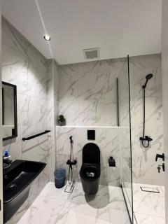 Luxury Three bedrooms Rooftop Apartment Al Malqa - 2