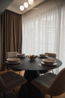 Designer Suite King Bed Sleeps 4 Near Pipera Metro - 6