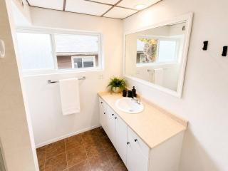 Modern North Van Escape with 2BR BBQ Workspace - 4