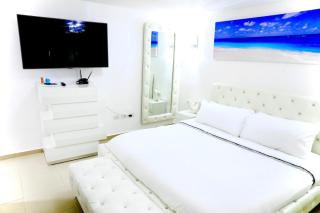 Beachfront 3BR Apartment On 10th Floor With 240M2 Of Space With 2 Pools, Gym, and Sauna - 4