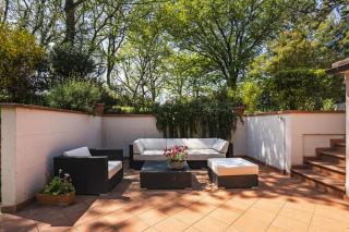 Designer Villa with Private Garden & Jacuzzi - 7