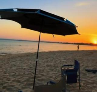 Luxueux Appartement 70m2-Rez de chaussée- pied dans l'eau-10 m de la Piscine collective- centre ville d'Hammamet,dans la partie residentielle de l'hôtel Dar Hayet-1 suite Parentale-1 chambre avec 1 grand lit double-Grande terrasse - 5