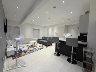 Luxury 2-BDR Penthouse - Free parking, Sleeps 6 - 1