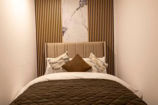 Modern 3BR Flat for 8 Near City Centre - 5